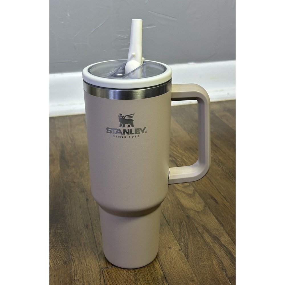 Taupe/tan colored Stanley Quencher H2.0 FlowState Tumbler Has A Scratch Shown
